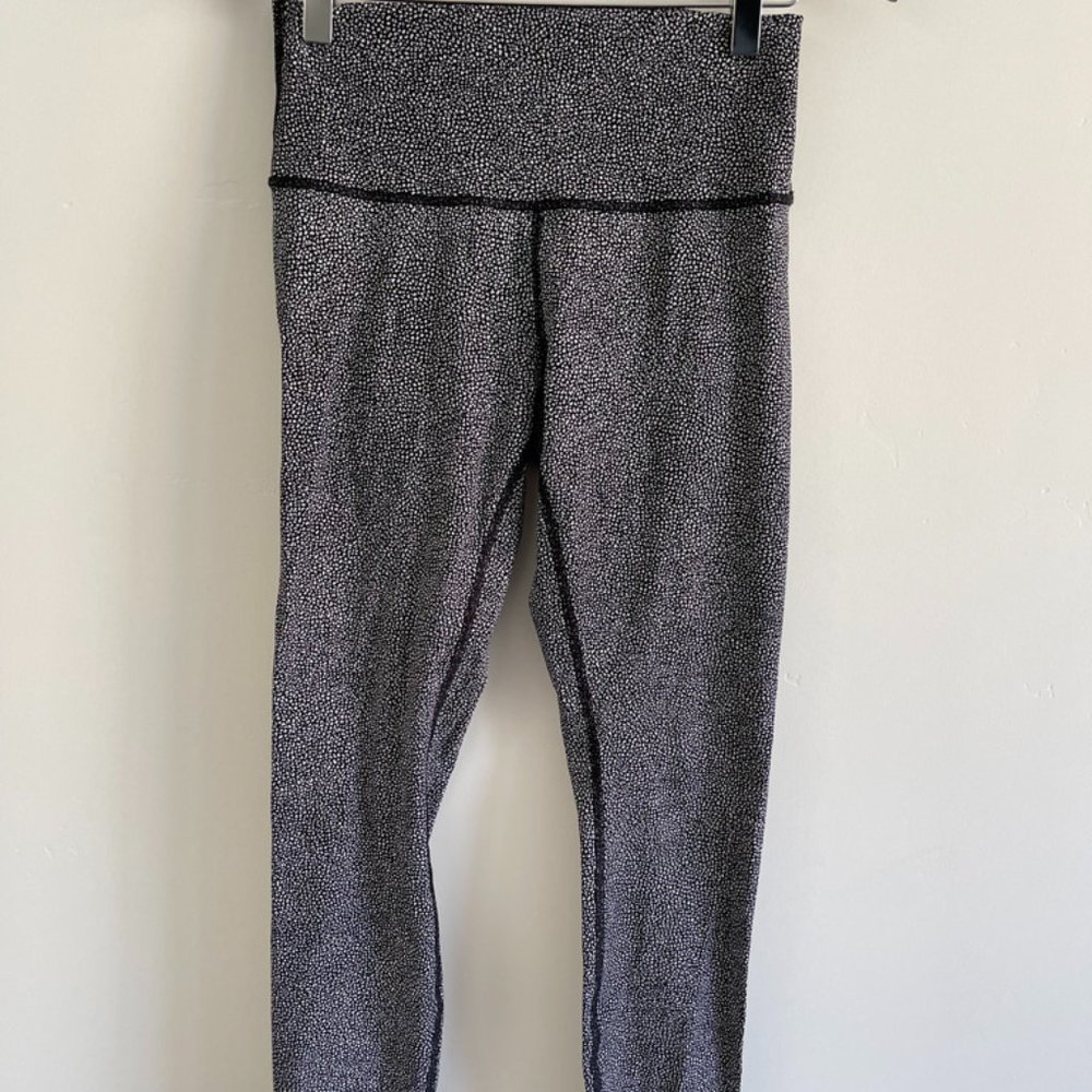 LuluLemon Spotted Leggings Size 6